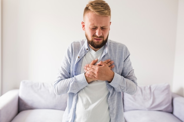 Аритмия сердца у мужчин с нормальным давлением: симптомы и причины