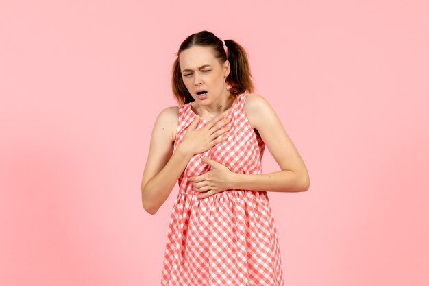 Почему возникает боль в груди перед месячными